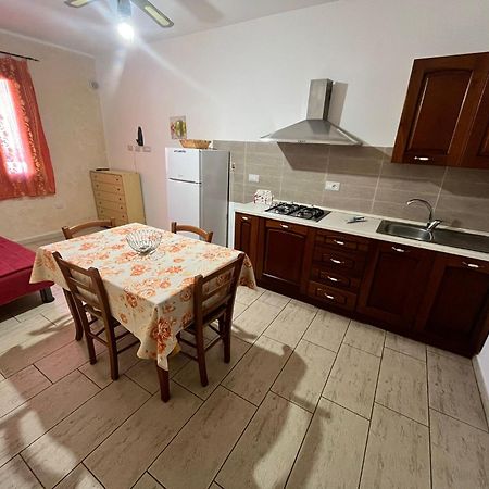 Villa Il Girasole SantʼAntìoco Habitación foto